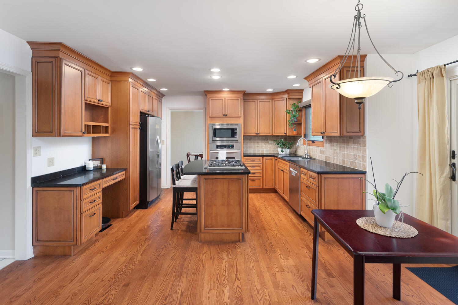 2261 Remington Drive, Naperville, IL 60565