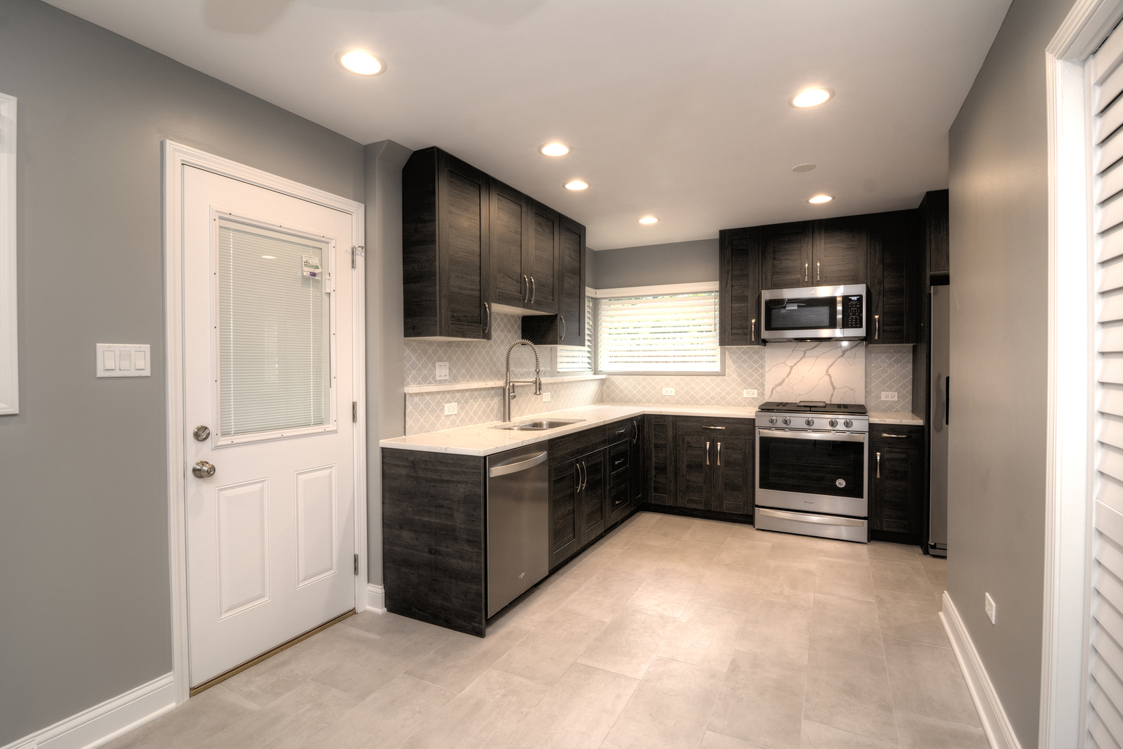 465 W Fremont Avenue, Elmhurst, IL 60126