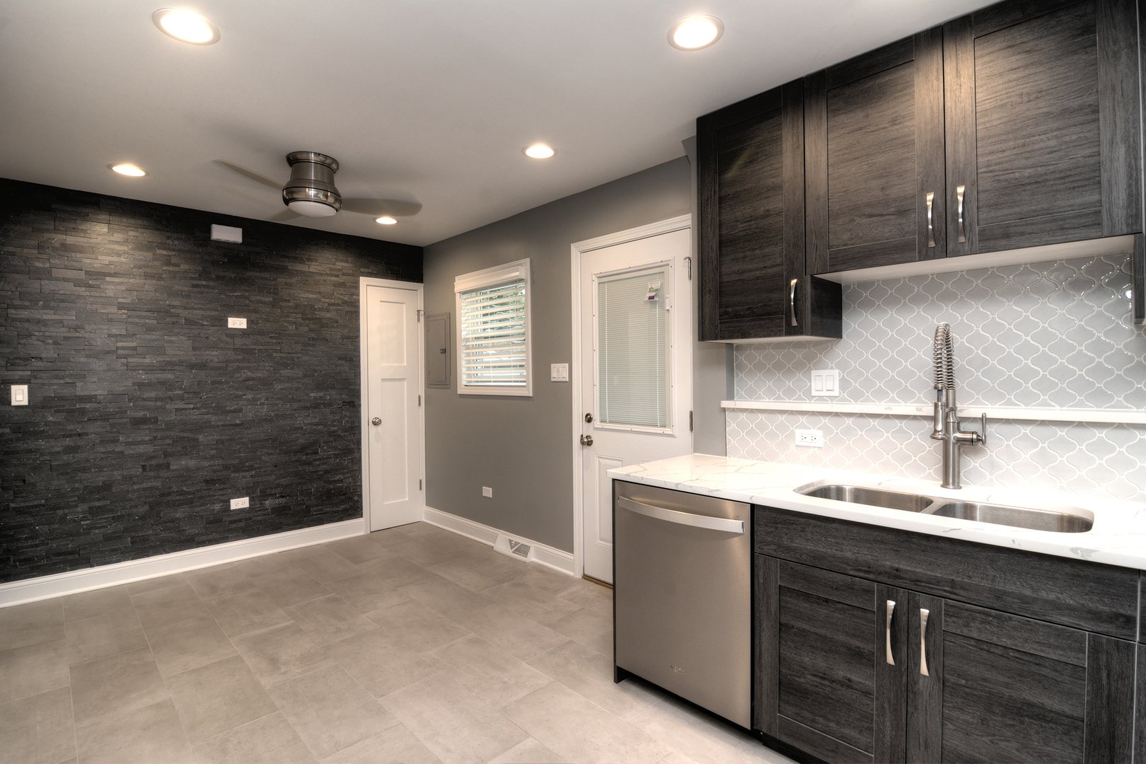 465 W Fremont Avenue, Elmhurst, IL 60126
