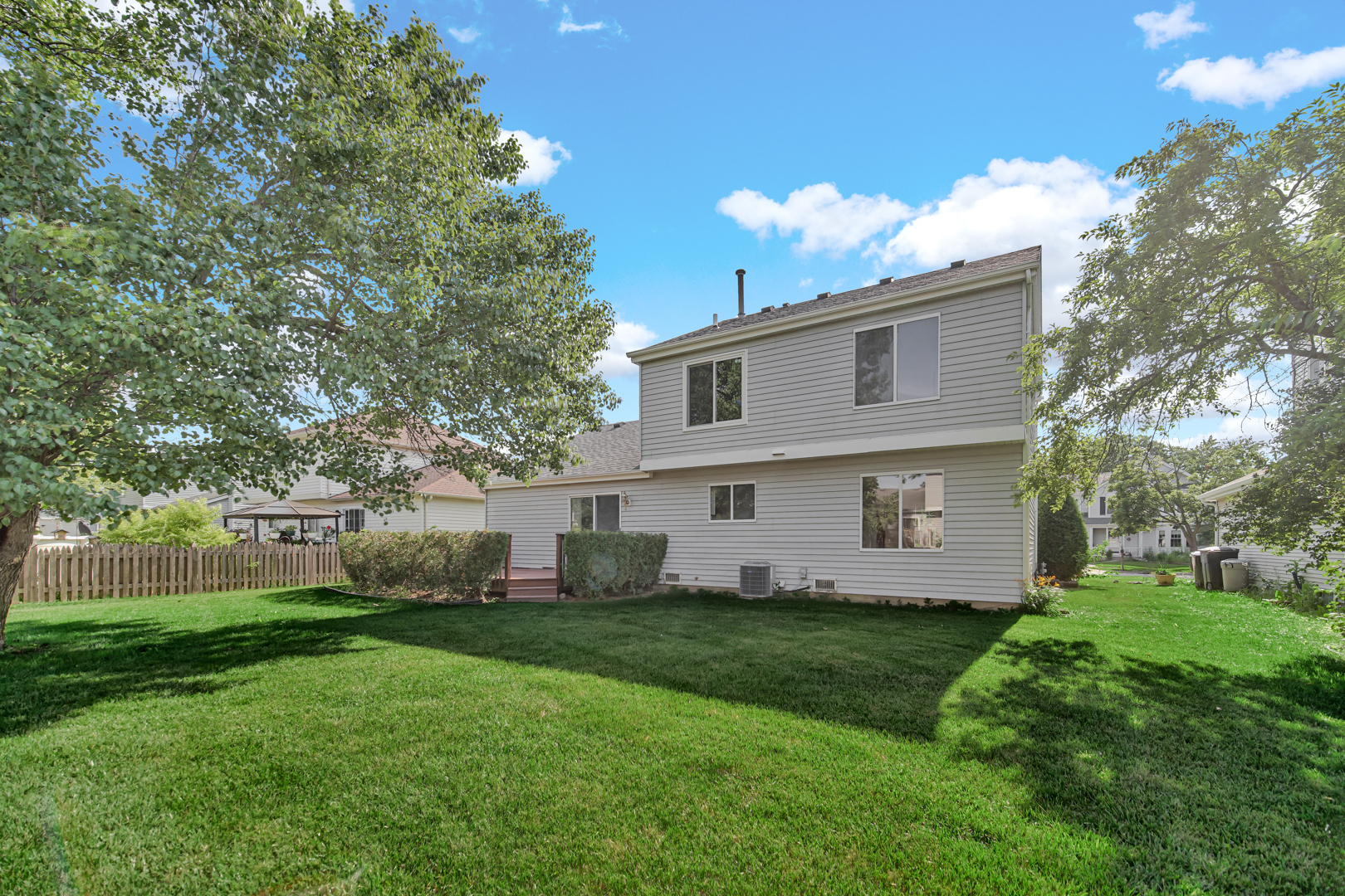 242 Stafford Drive, Mundelein, IL 60060