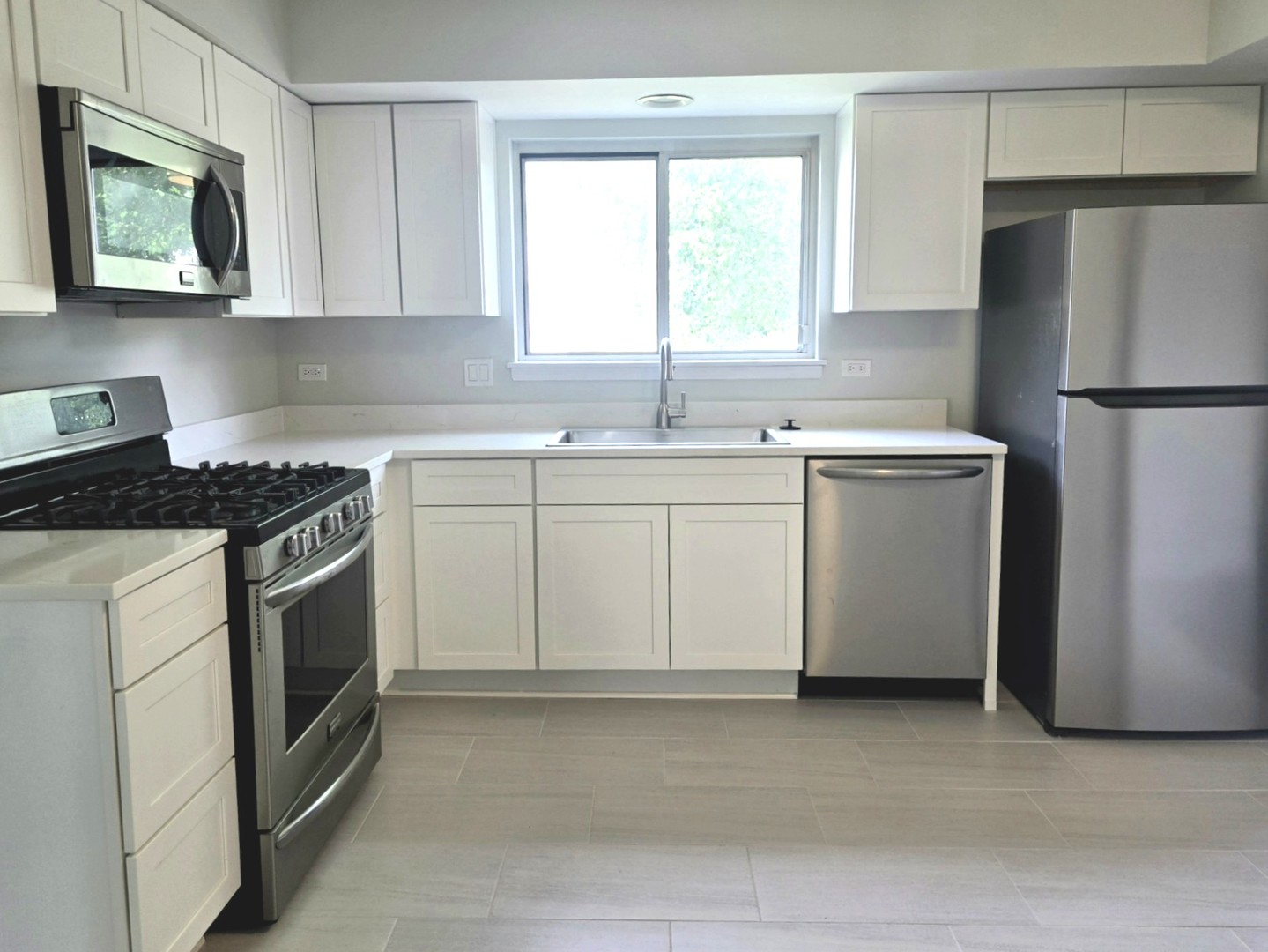 242 Stafford Drive, Mundelein, IL 60060