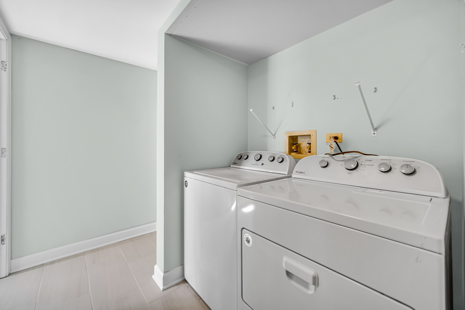 242 Stafford Drive, Mundelein, IL 60060