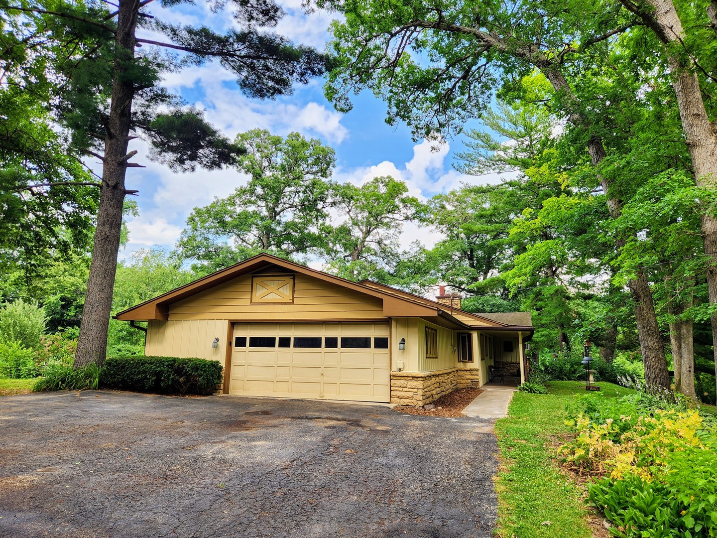 20798 White Oaks Road, Morrison, IL 61270