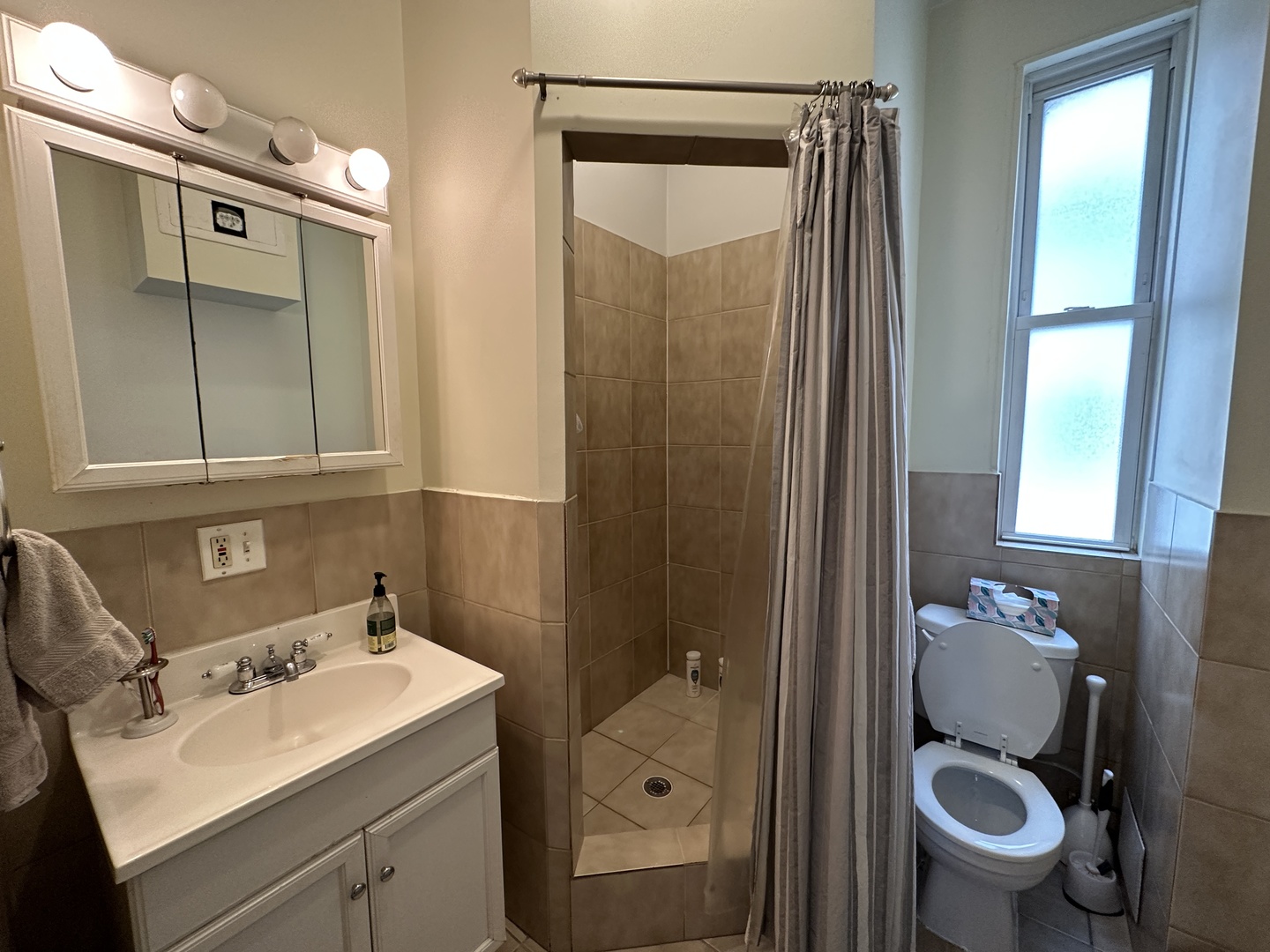1516 N Greenview Avenue #3F, Chicago, IL 60642