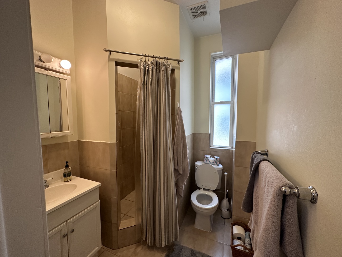 1516 N Greenview Avenue #3F, Chicago, IL 60642