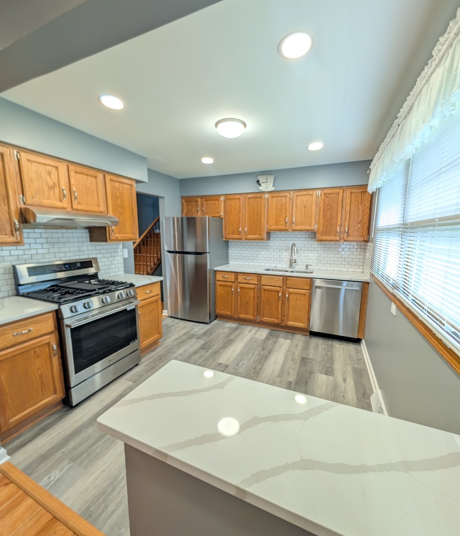 476 Raupp Boulevard, Buffalo Grove, IL 60089
