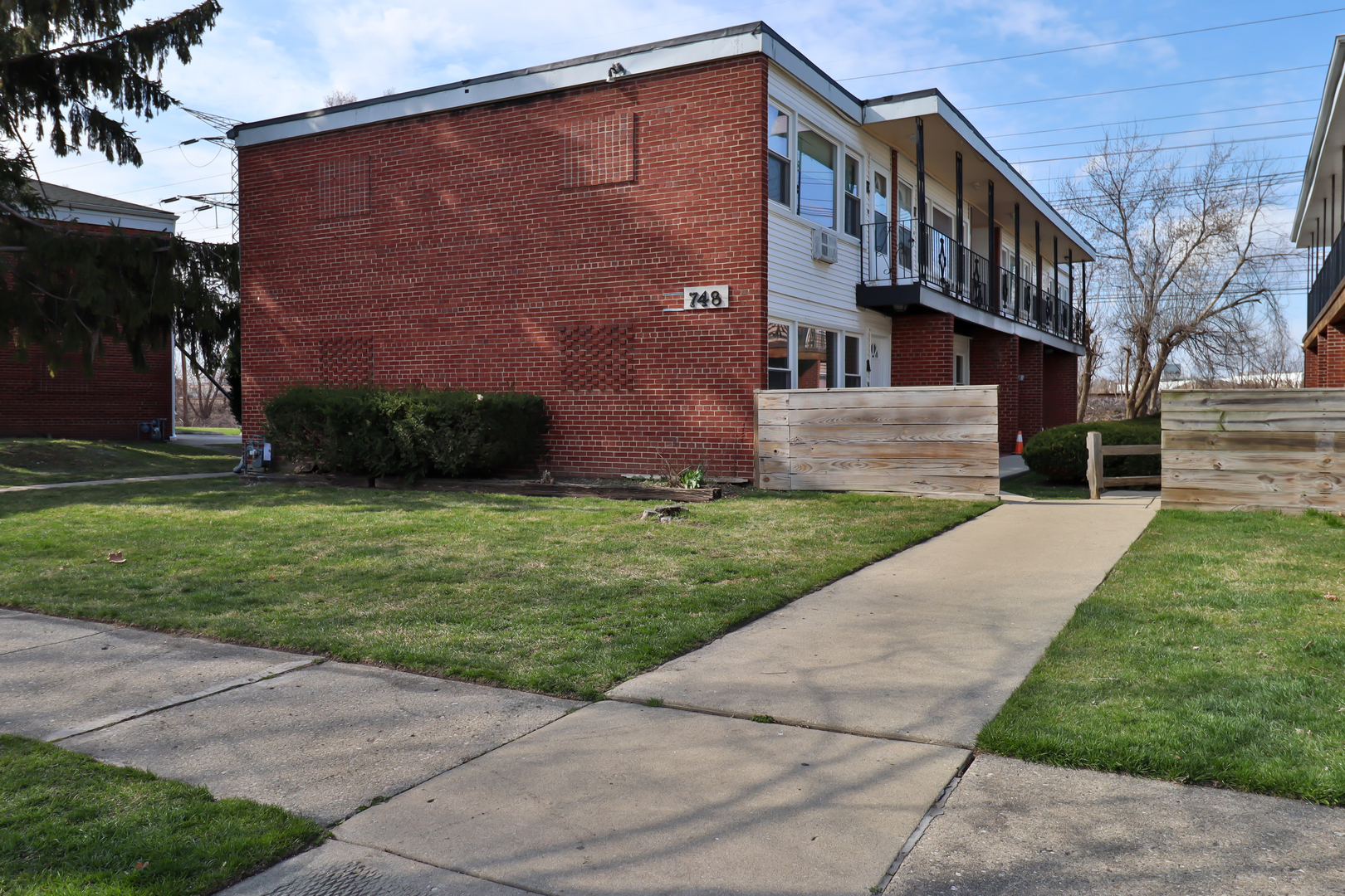 748 E 5th Court #A, Des Plaines, IL 60016