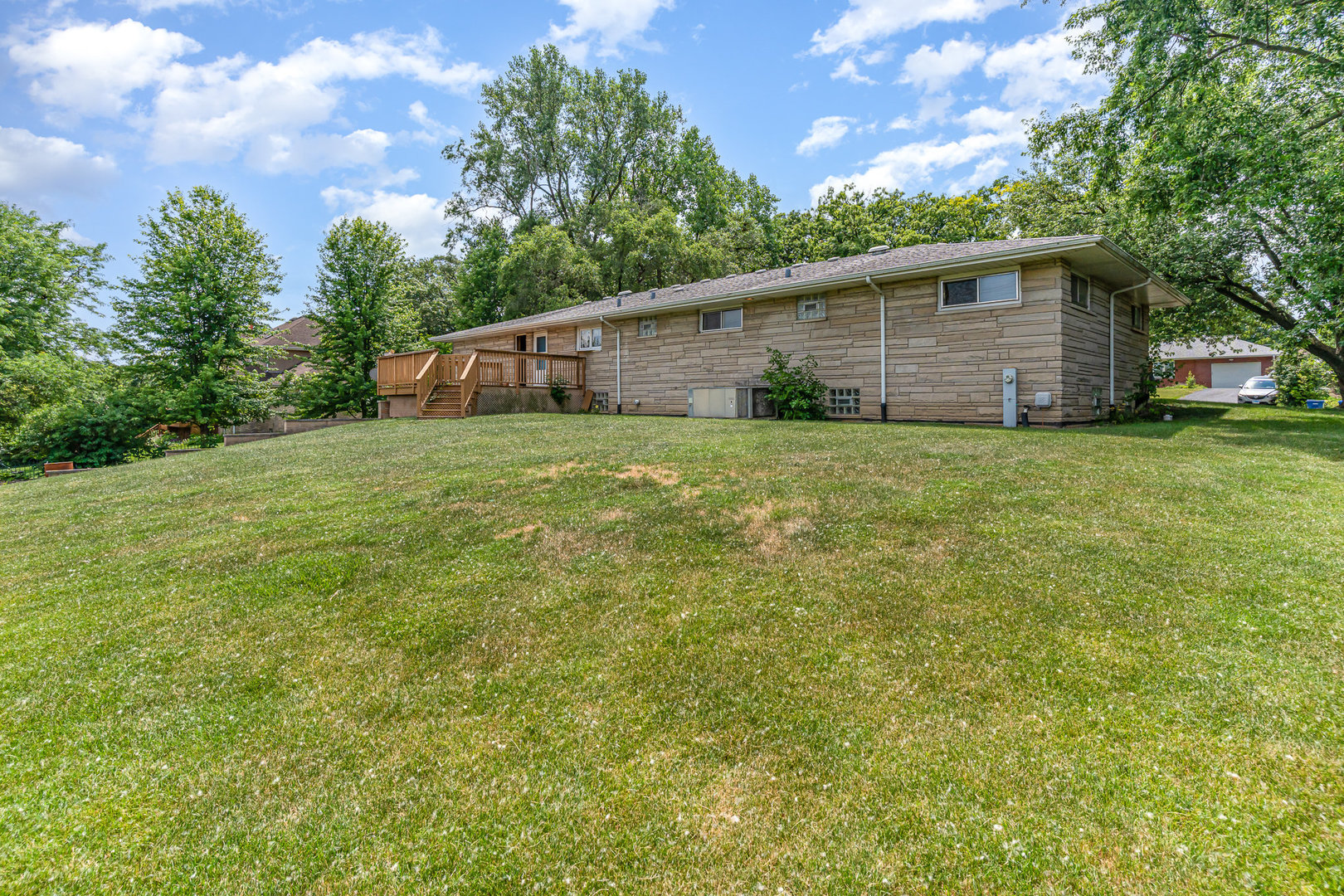 9225 S 84th Avenue, Hickory Hills, IL 60457