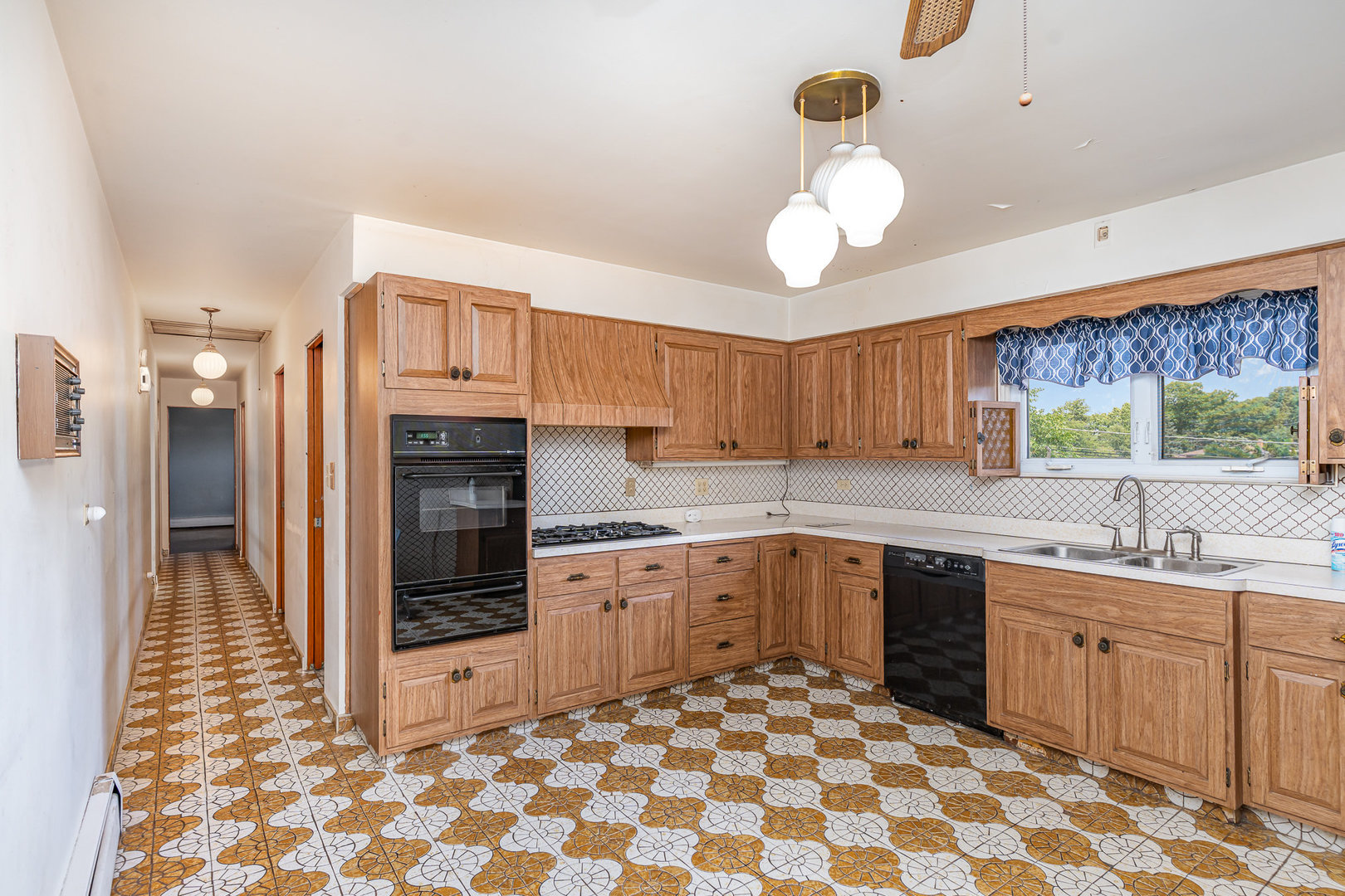 9225 S 84th Avenue, Hickory Hills, IL 60457