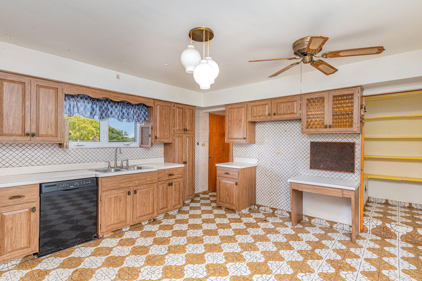 9225 S 84th Avenue, Hickory Hills, IL 60457