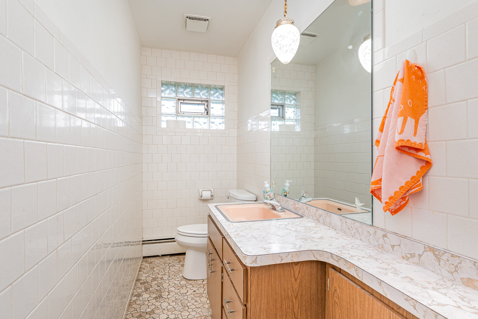 9225 S 84th Avenue, Hickory Hills, IL 60457