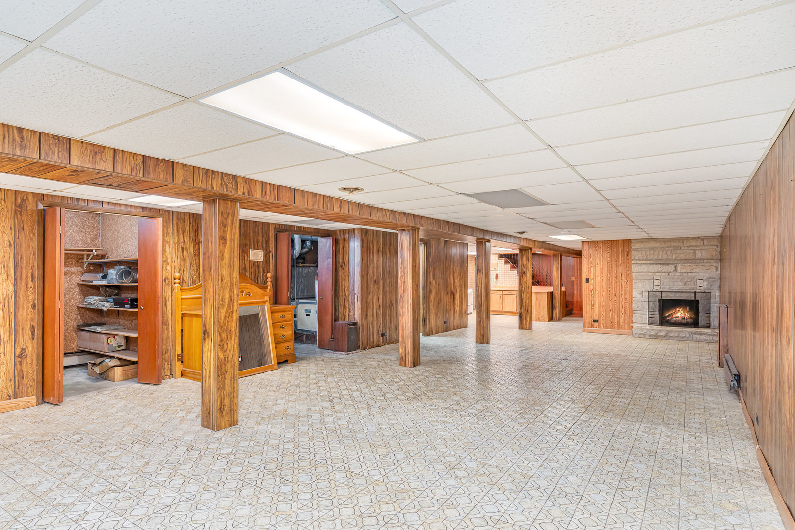 9225 S 84th Avenue, Hickory Hills, IL 60457