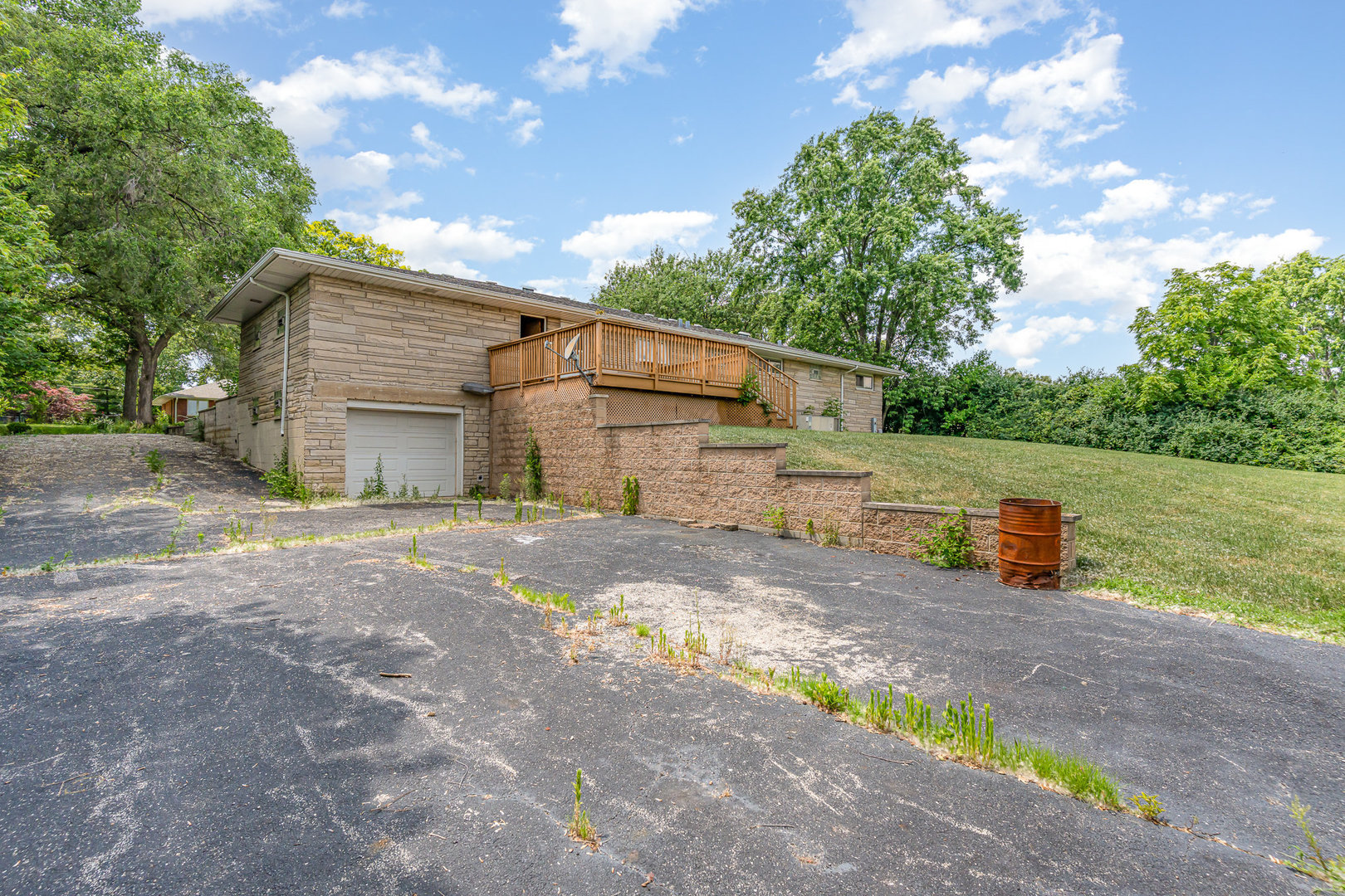 9225 S 84th Avenue, Hickory Hills, IL 60457