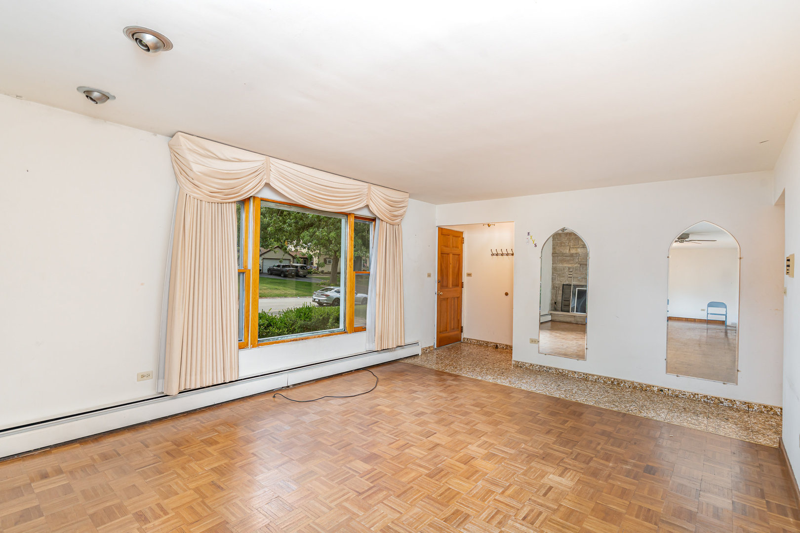 9225 S 84th Avenue, Hickory Hills, IL 60457