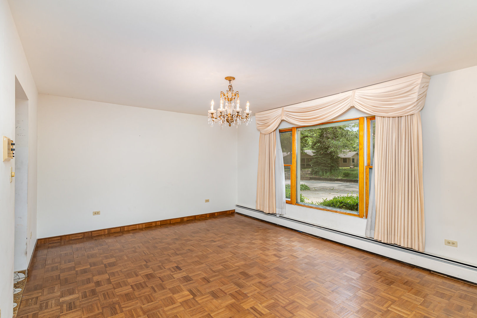 9225 S 84th Avenue, Hickory Hills, IL 60457