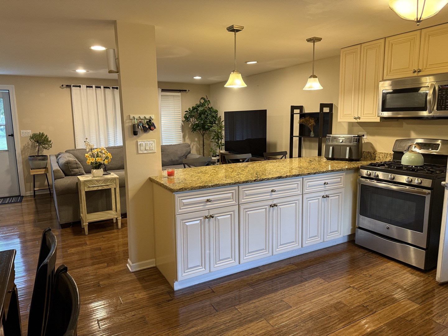 835 Williams Court, Schaumburg, IL 60193