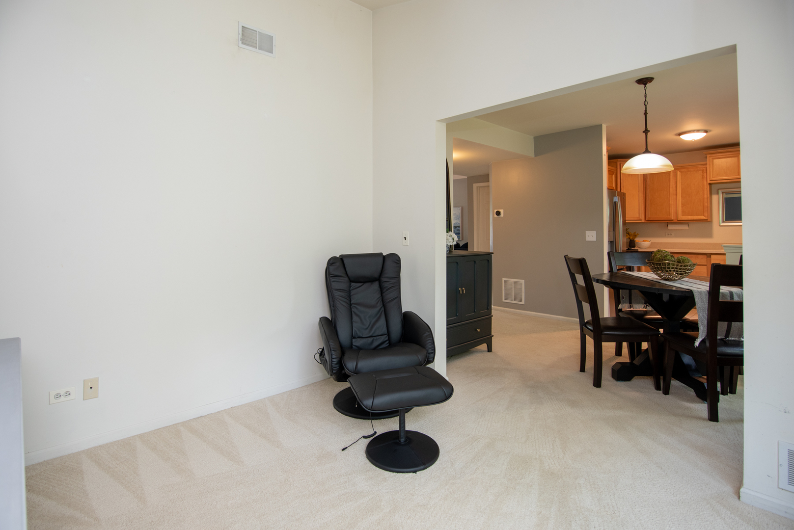 1376 W SPLIT OAK Circle, Round Lake Beach, IL 60073