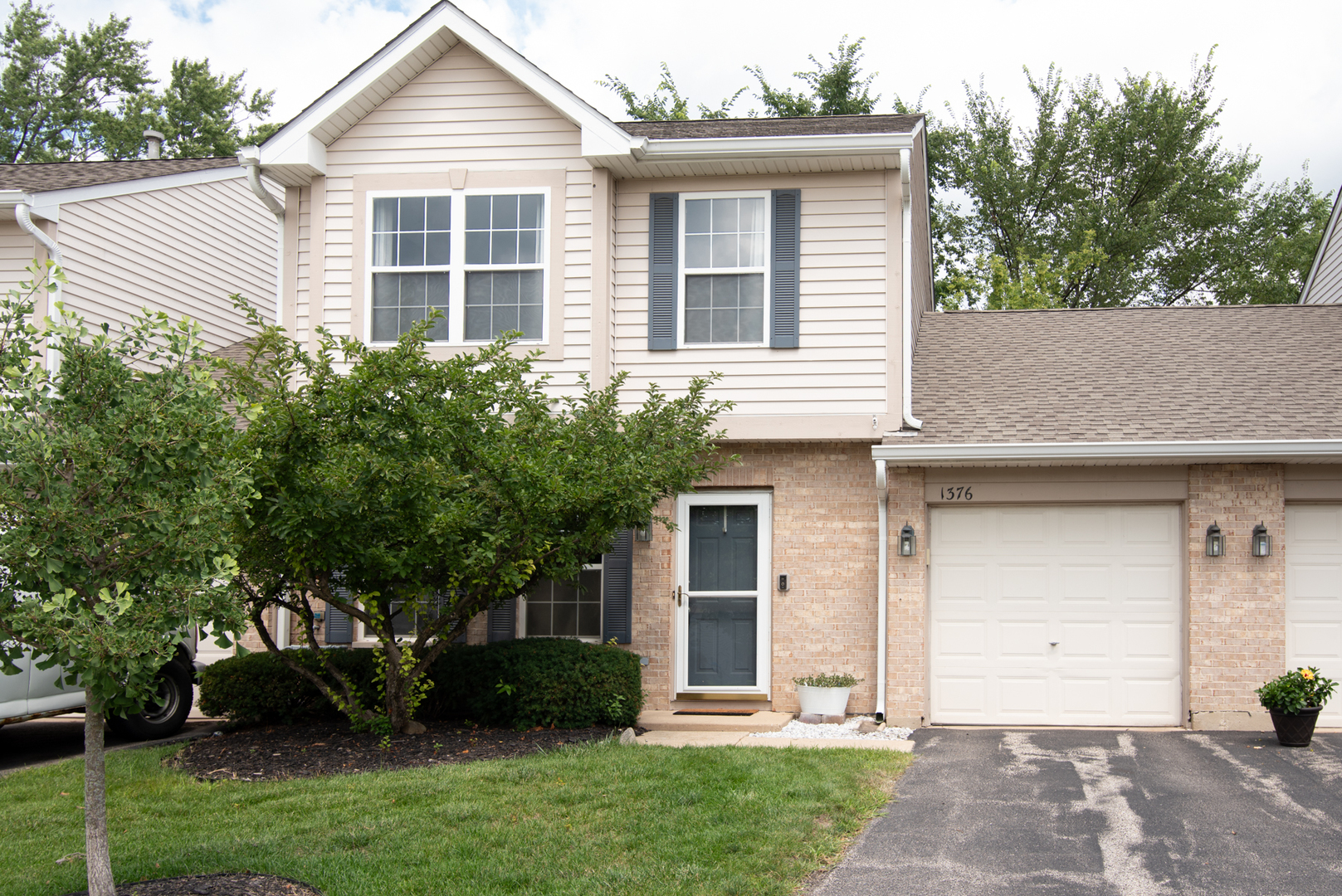 1376 W SPLIT OAK Circle, Round Lake Beach, IL 60073