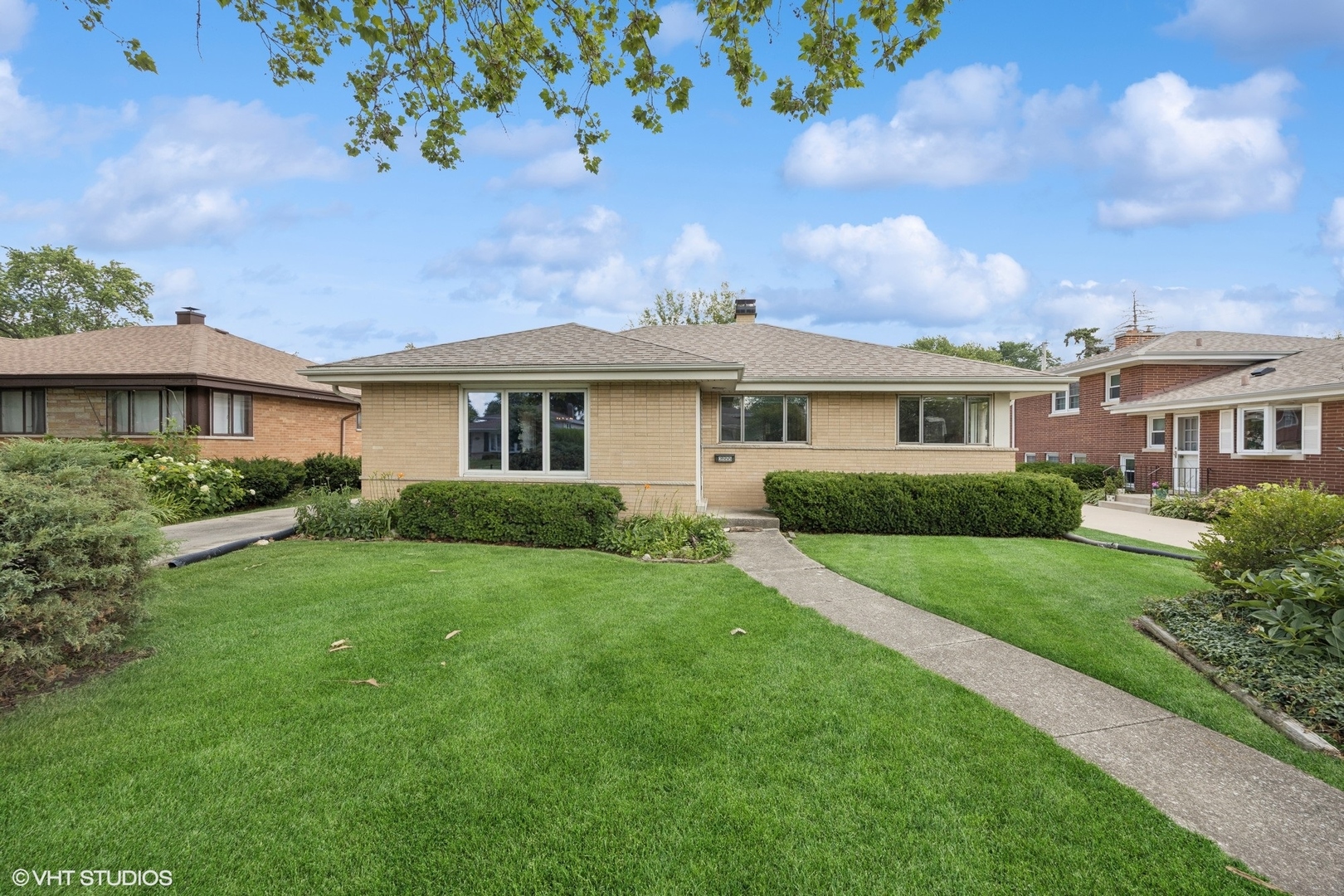 2555 Stratford Avenue, Westchester, IL 60154