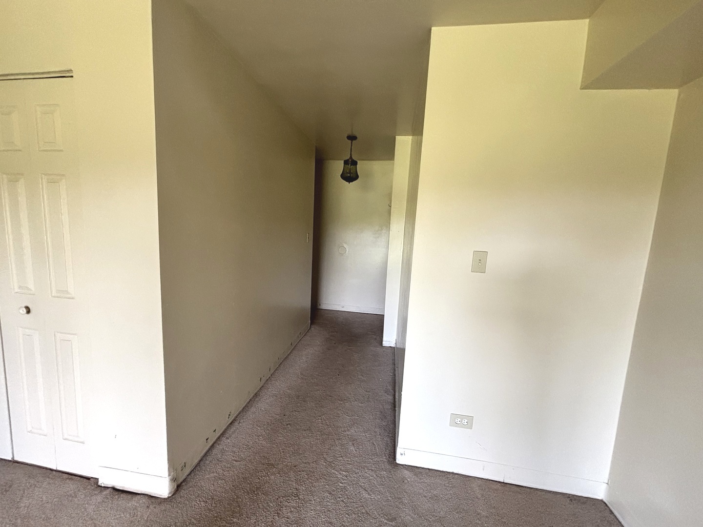 827 W College Boulevard #101, Addison, IL 60101