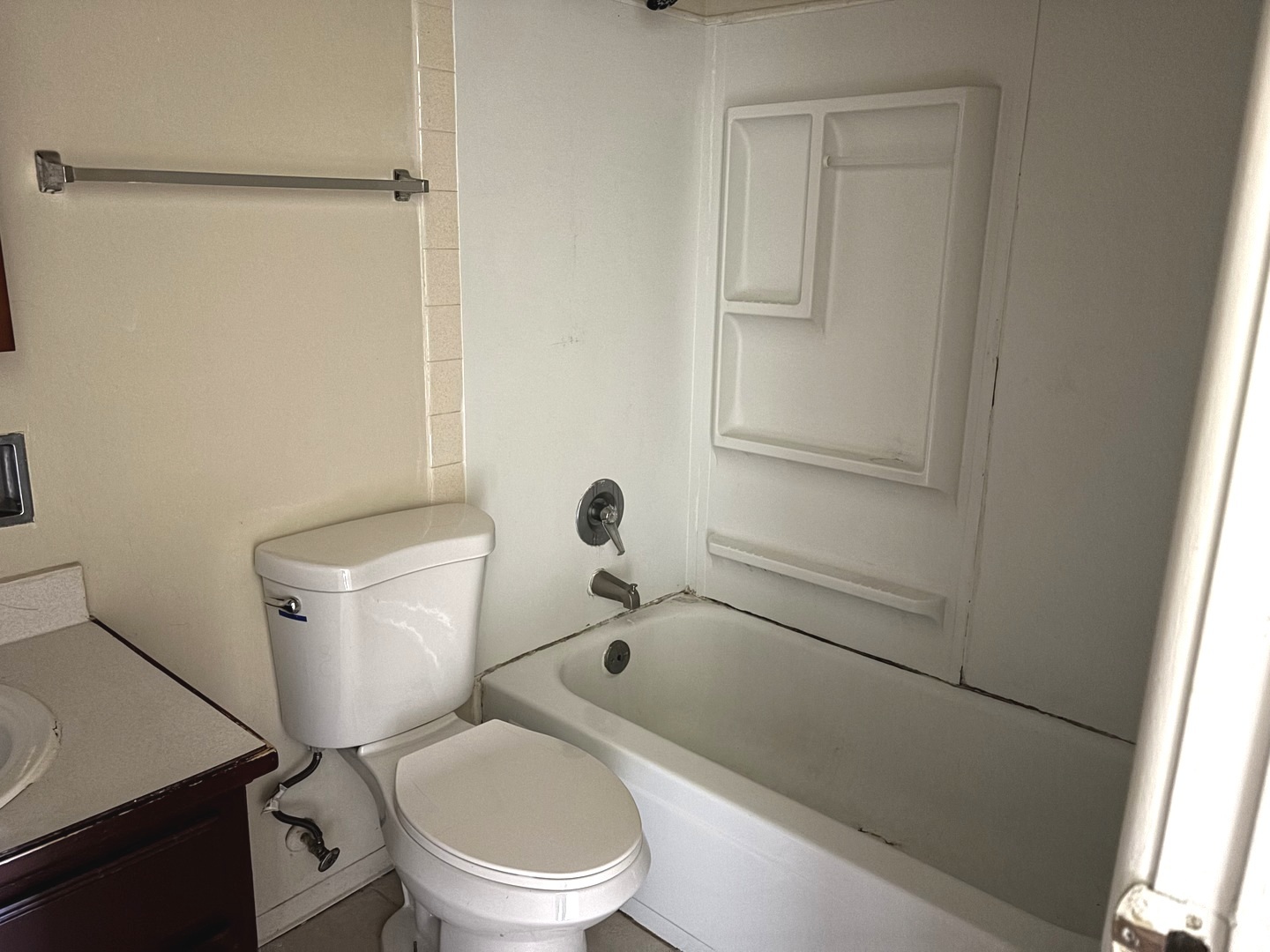 827 W College Boulevard #101, Addison, IL 60101
