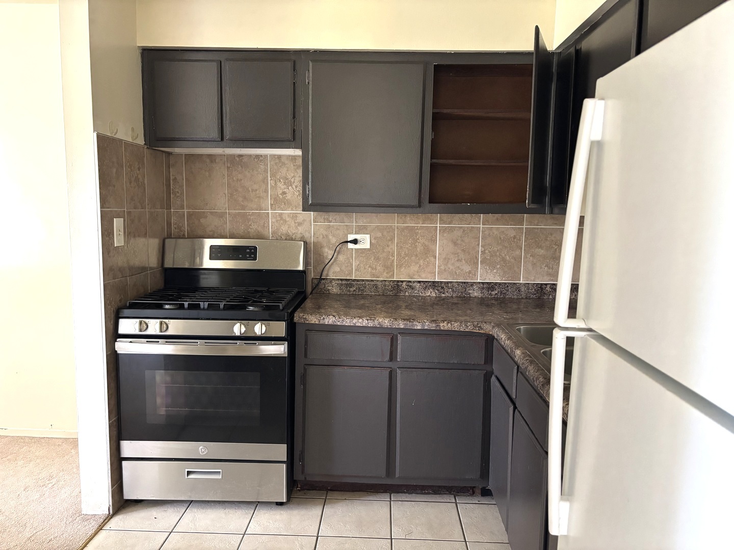 827 W College Boulevard #101, Addison, IL 60101