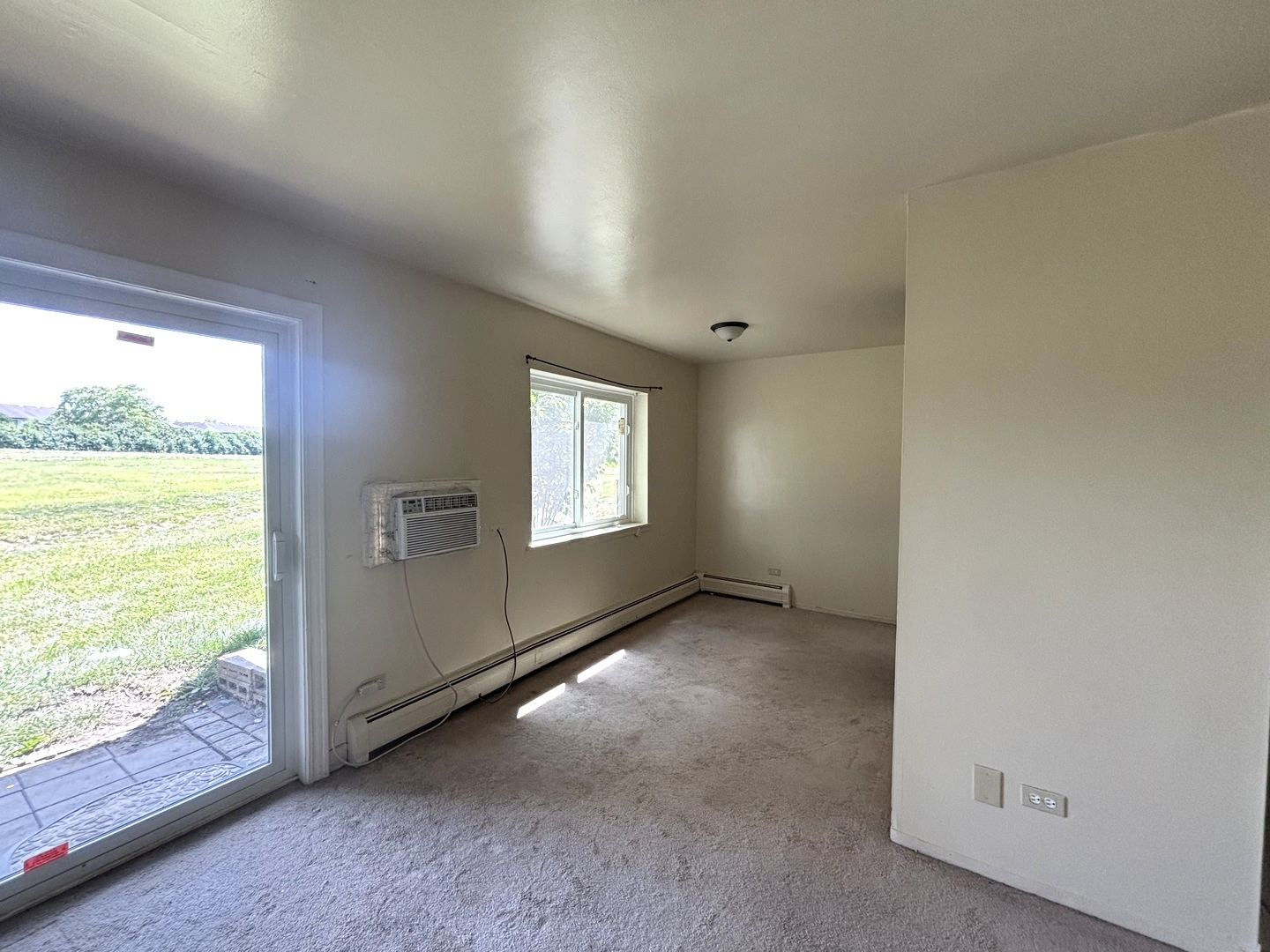 827 W College Boulevard #101, Addison, IL 60101