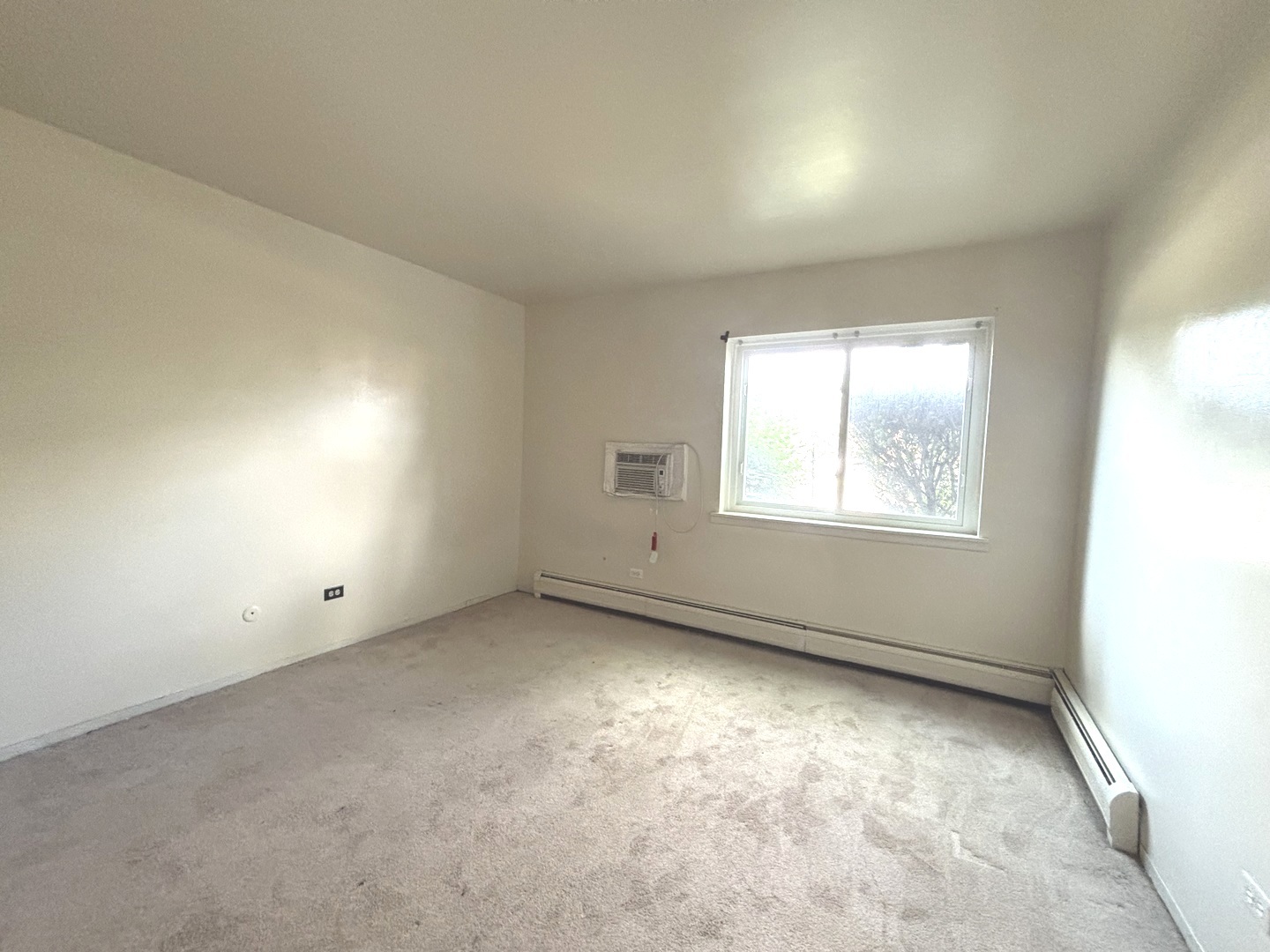 827 W College Boulevard #101, Addison, IL 60101