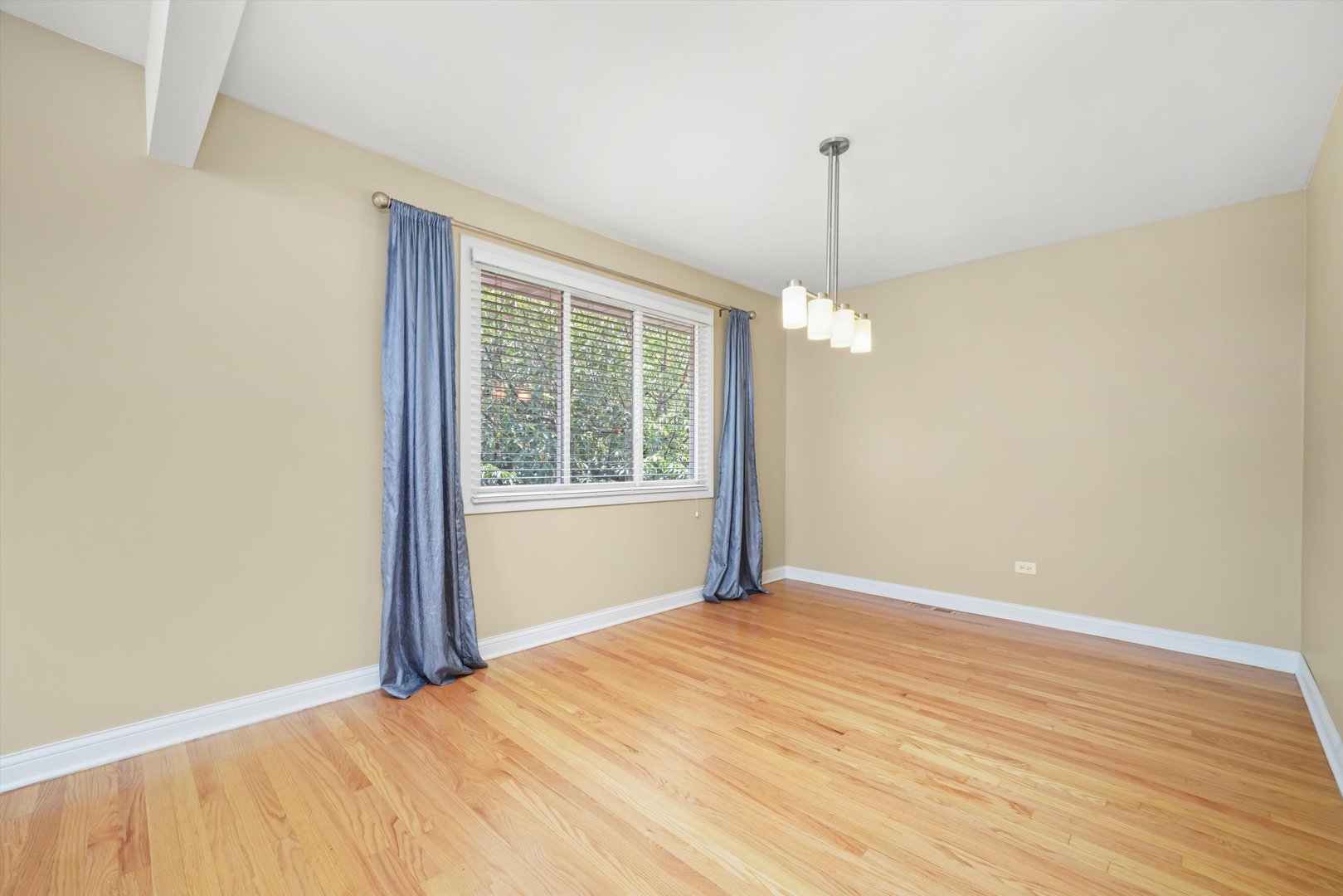 9842 S 88th Avenue, Palos Hills, IL 60465