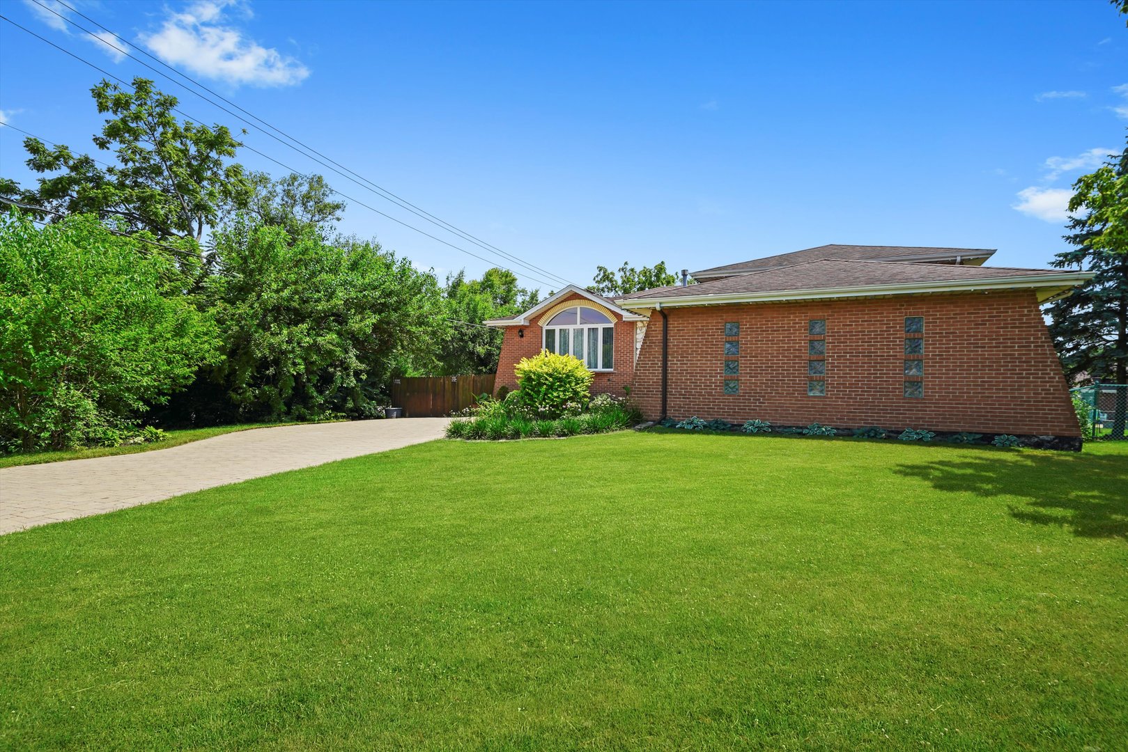 9842 S 88th Avenue, Palos Hills, IL 60465