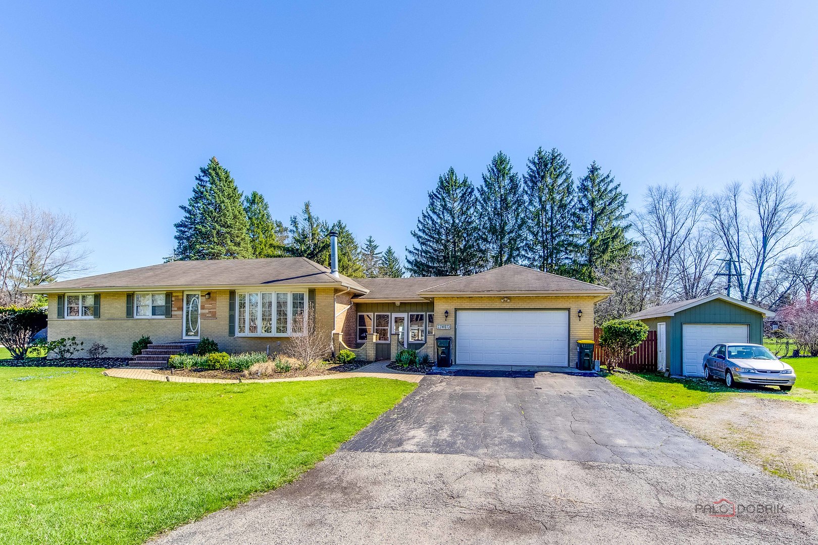 23W073 Dickens Avenue, Glen Ellyn, IL 60137