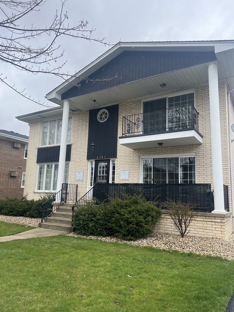 4521 Maple Avenue #1S, Brookfield, IL 60513