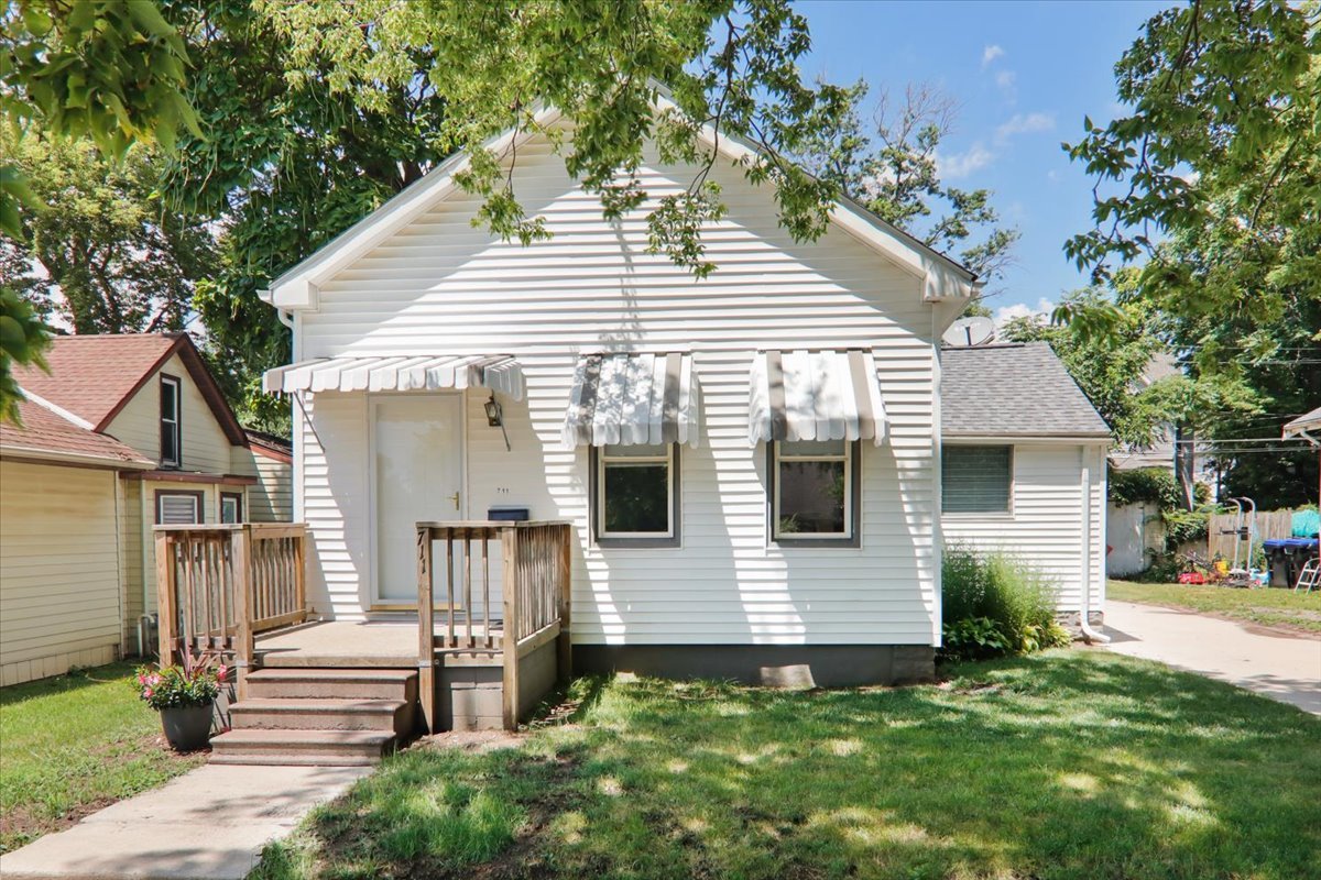 711 W Front Street, Bloomington, IL 61701