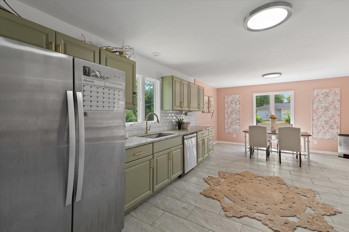 10067 W Logan Court, Zion, IL 60099