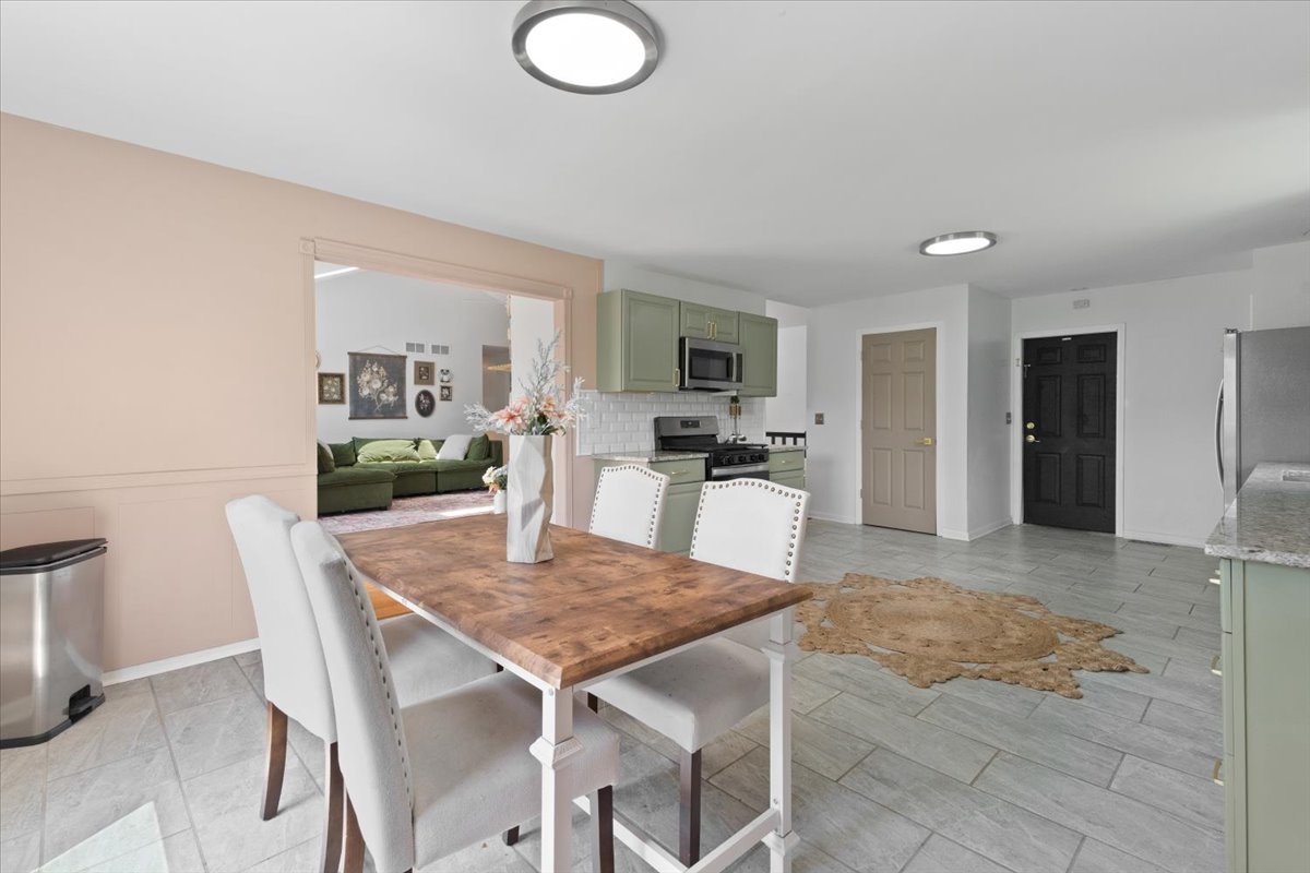 10067 W Logan Court, Zion, IL 60099