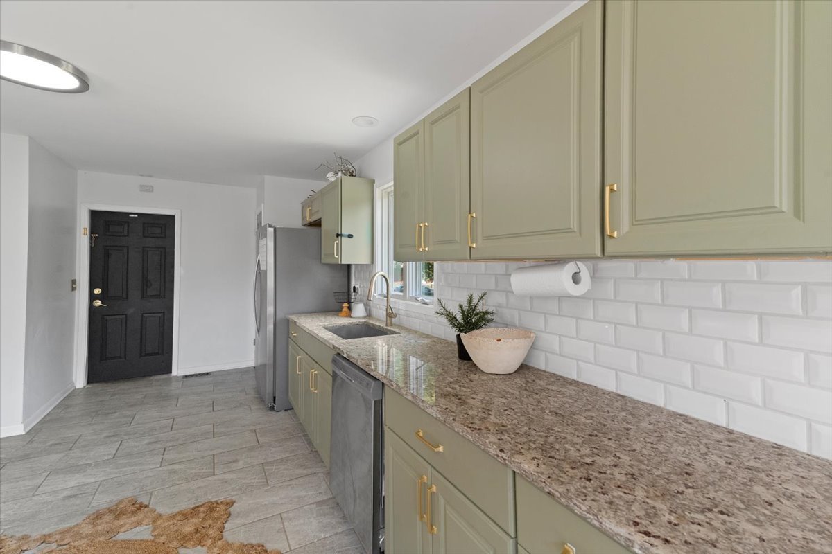 10067 W Logan Court, Zion, IL 60099