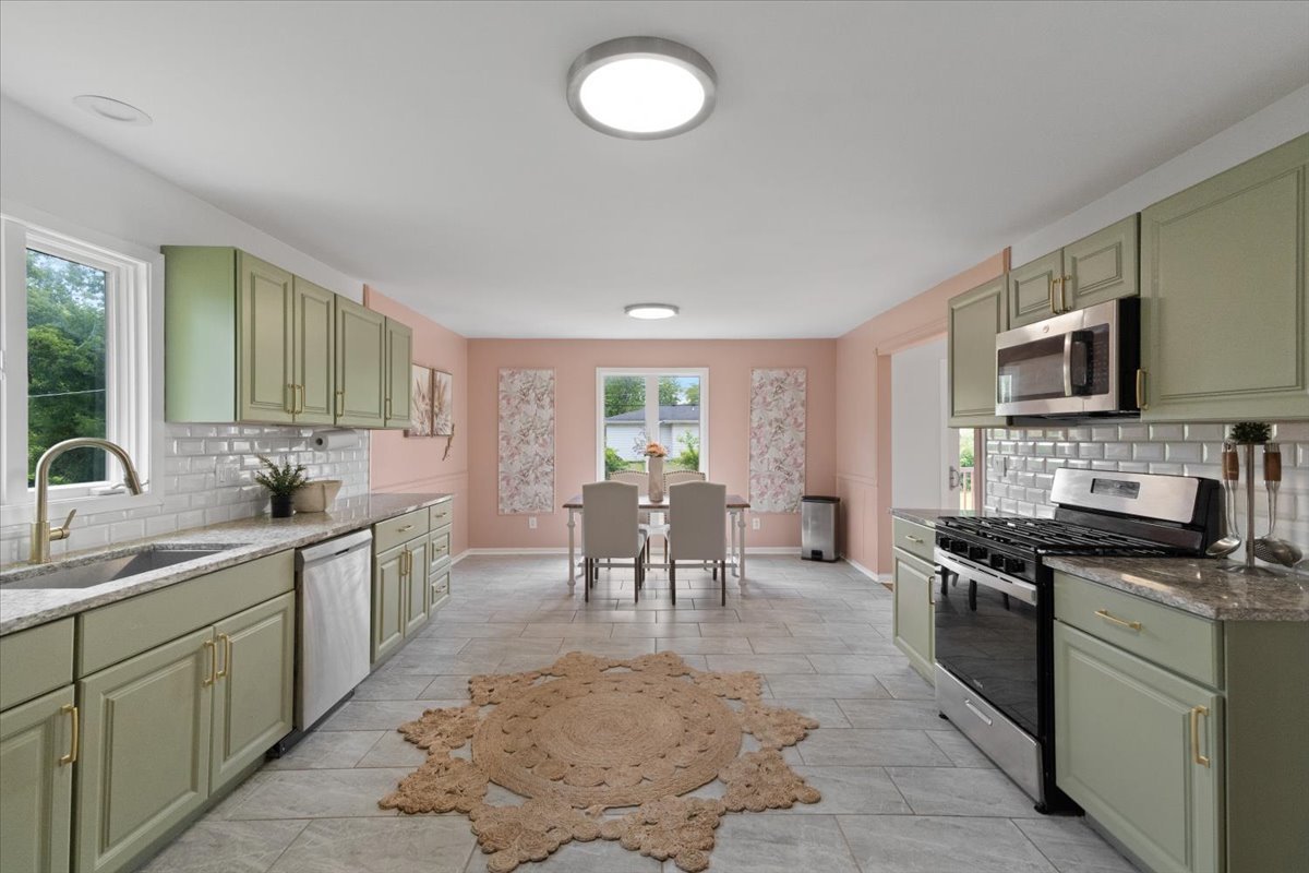 10067 W Logan Court, Zion, IL 60099
