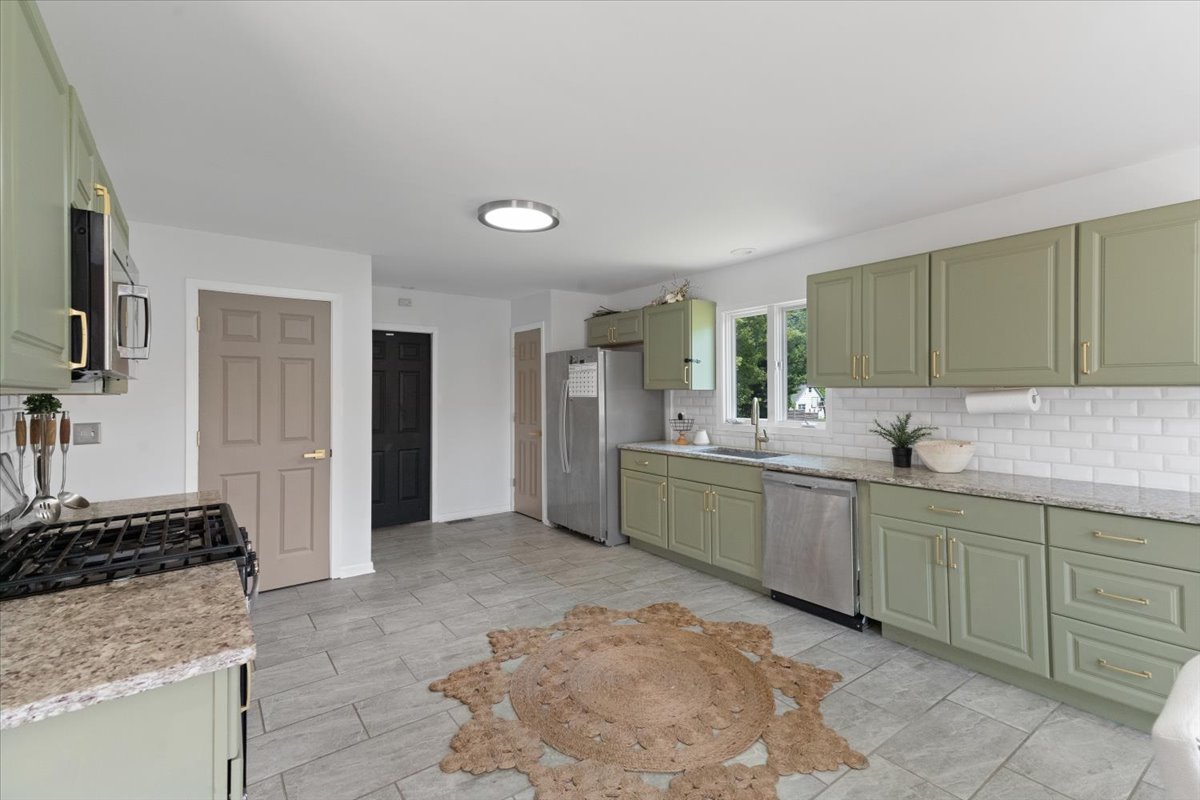 10067 W Logan Court, Zion, IL 60099