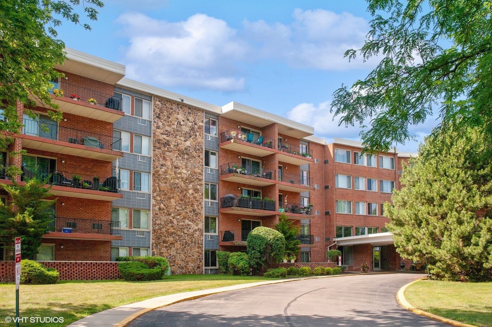 18 E Old Willow Road #106N, Prospect Heights, IL 60070