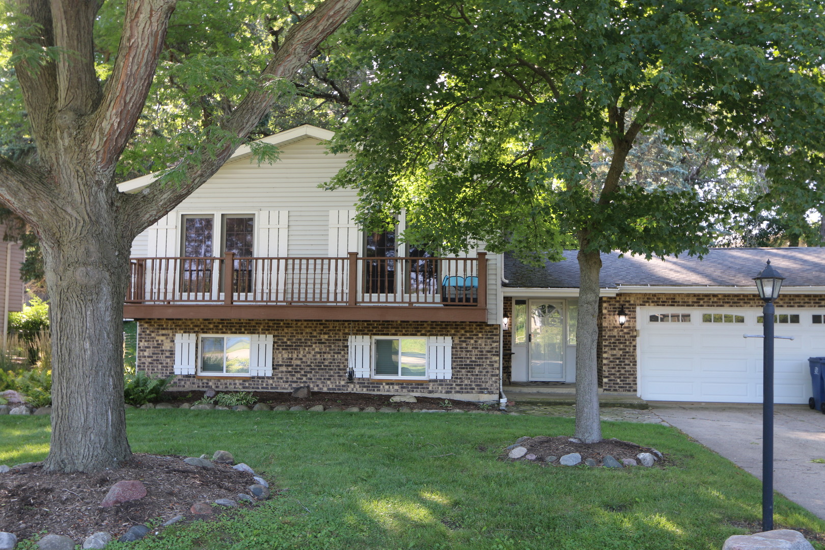 1401 Hillside Lane, McHenry, IL 60051
