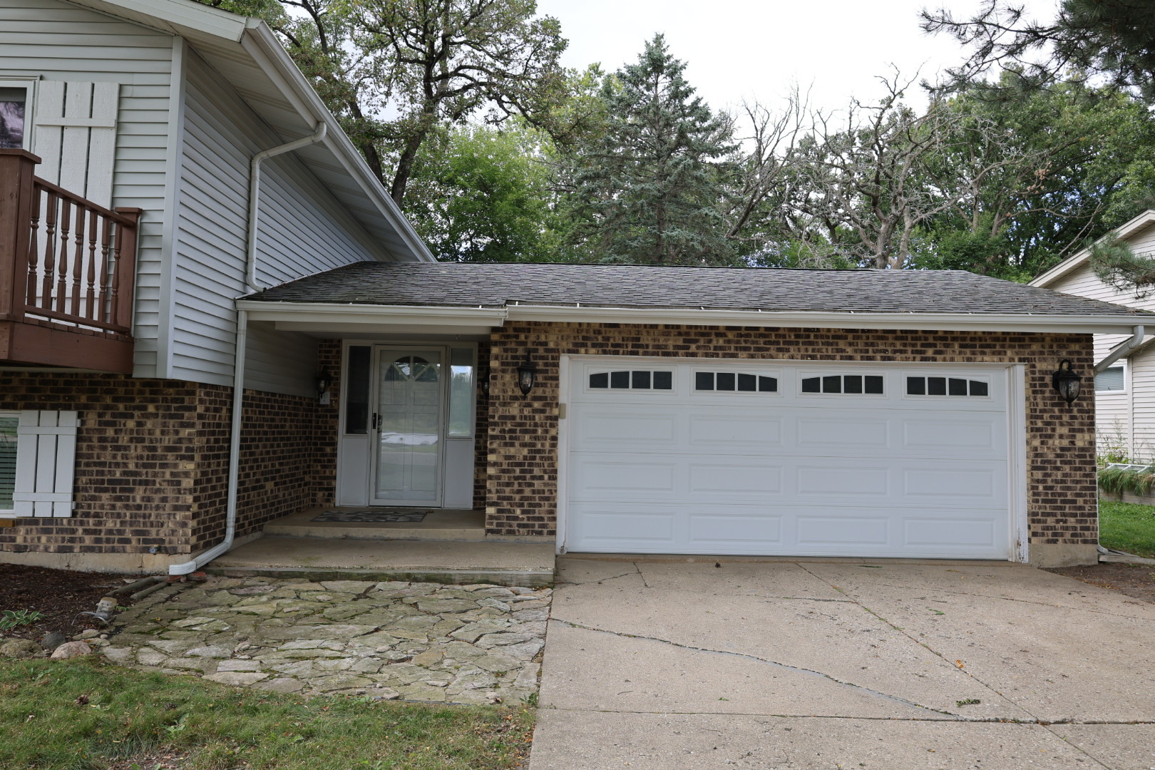 1401 Hillside Lane, McHenry, IL 60051