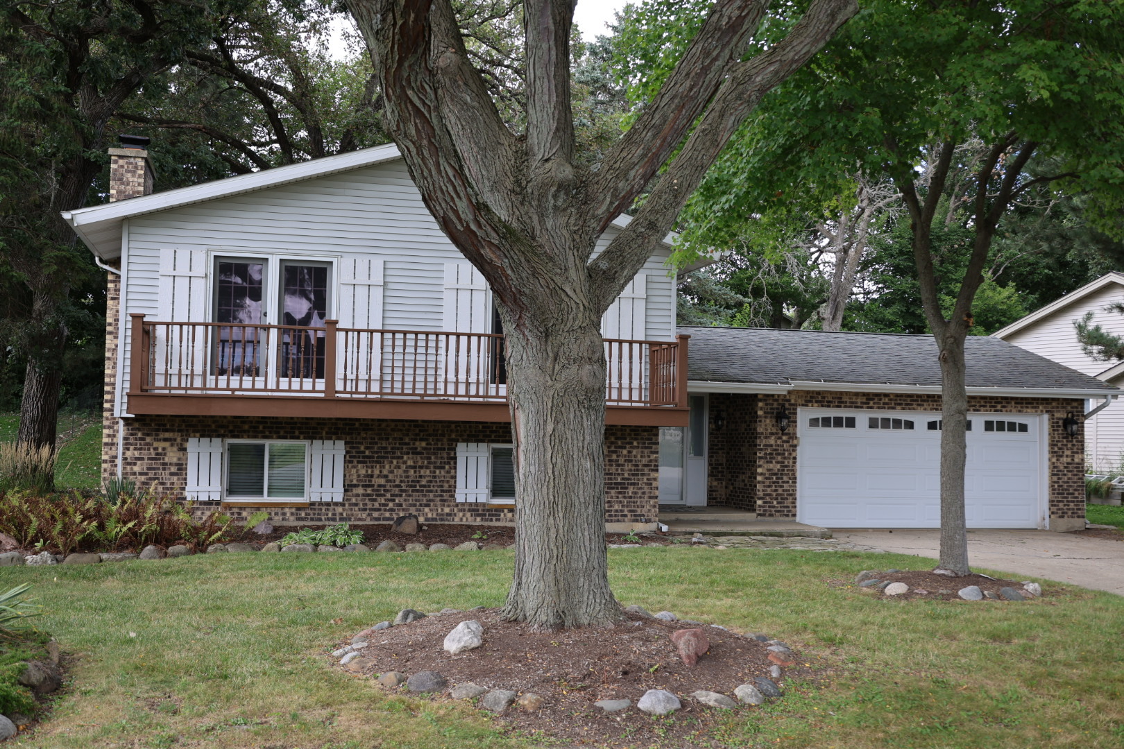 1401 Hillside Lane, McHenry, IL 60051