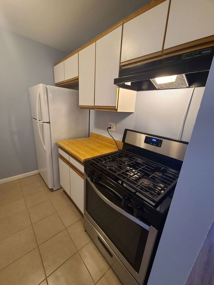9950 S 84th Terrace #215, Palos Hills, IL 60465