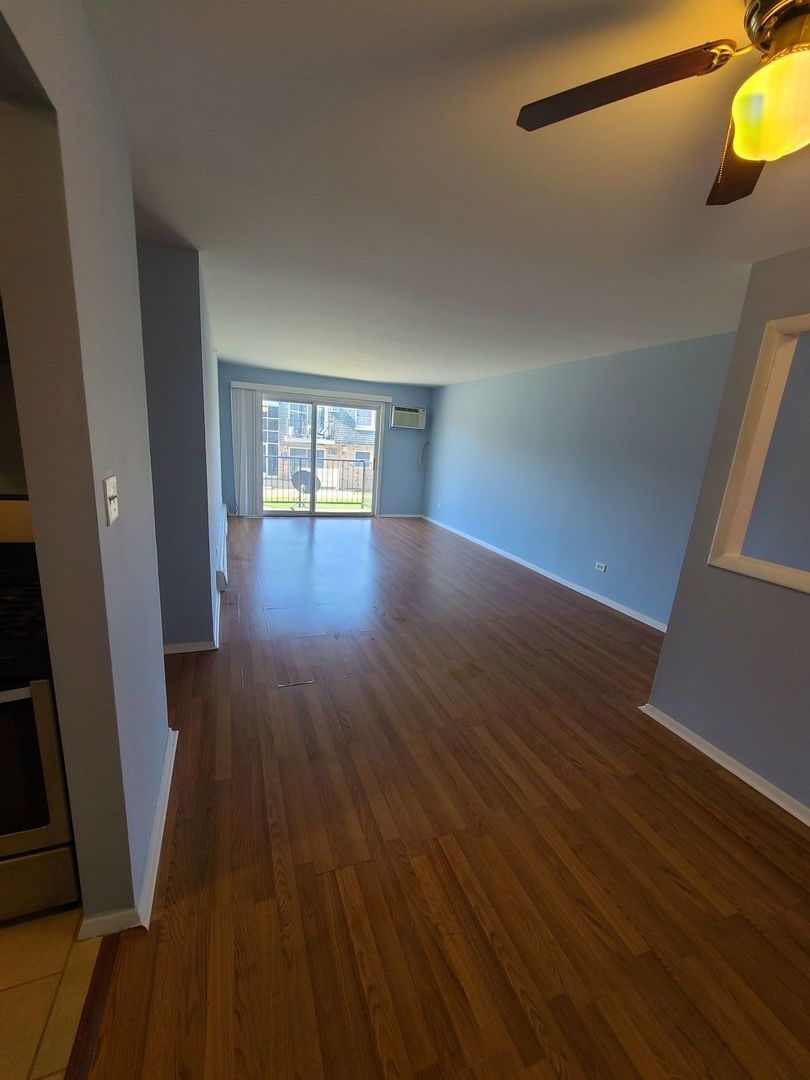 9950 S 84th Terrace #215, Palos Hills, IL 60465