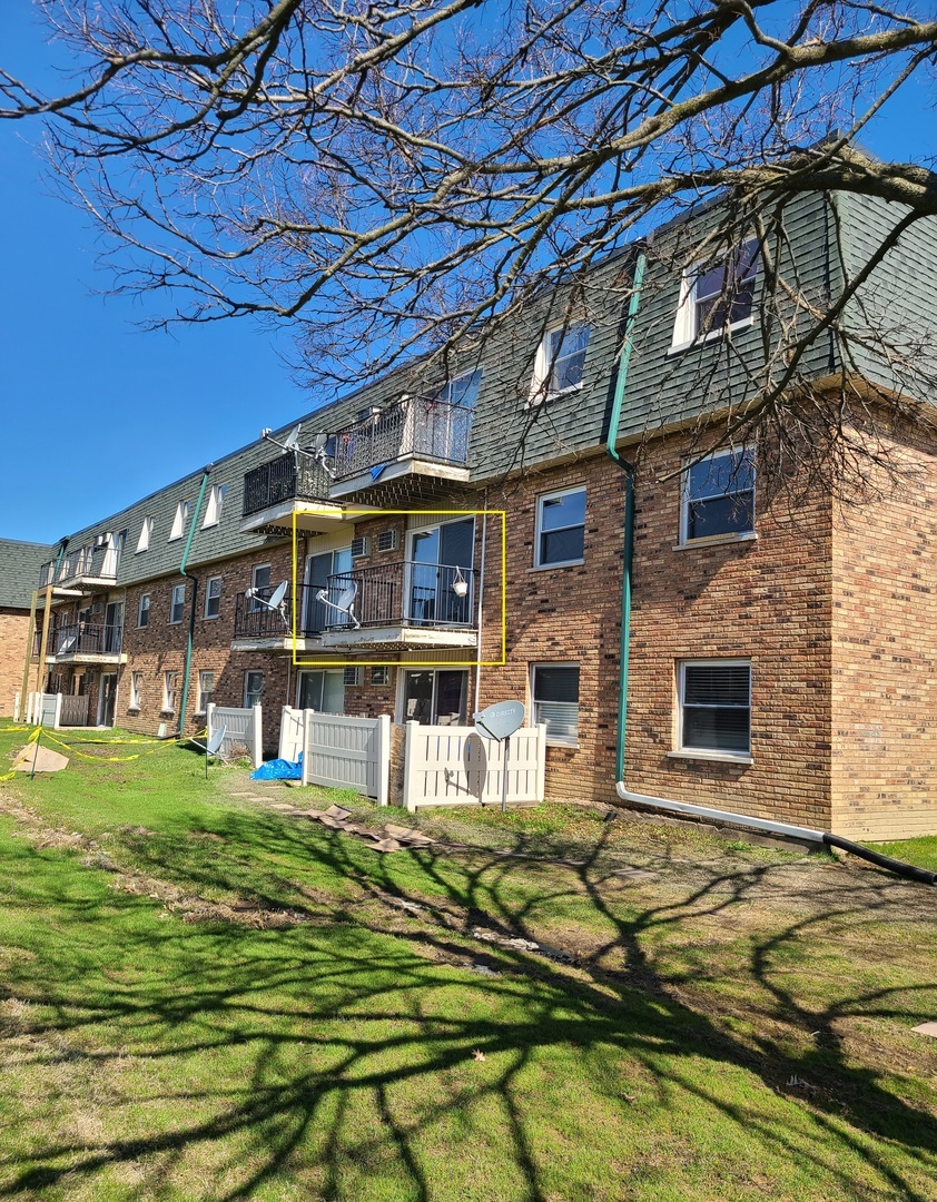 9950 S 84th Terrace #215, Palos Hills, IL 60465