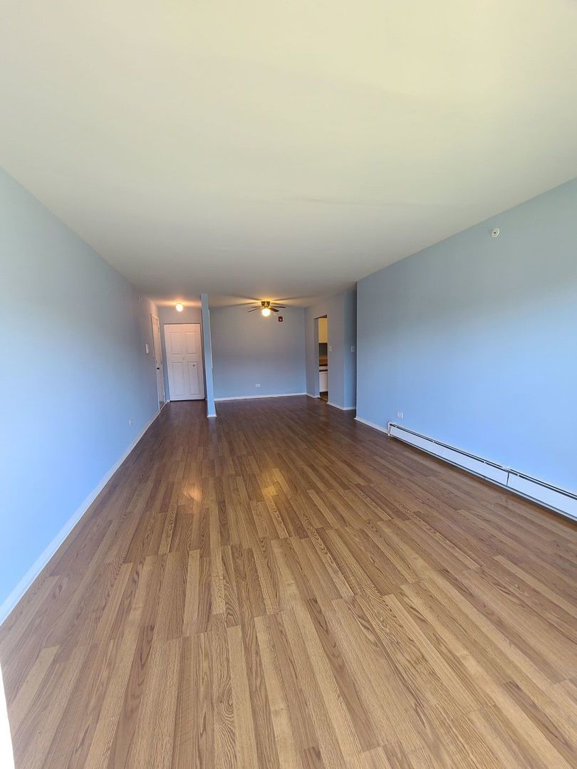 9950 S 84th Terrace #215, Palos Hills, IL 60465