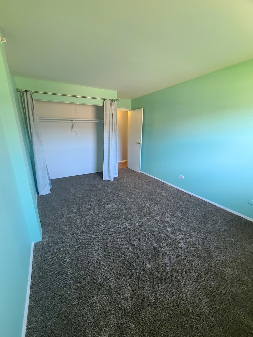 9950 S 84th Terrace #215, Palos Hills, IL 60465