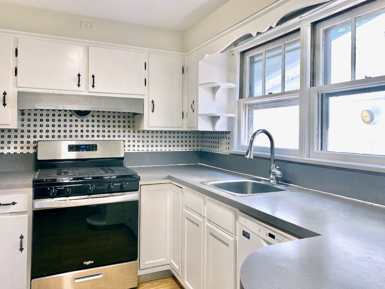 307 Elgin Avenue, East Dundee, IL 60118