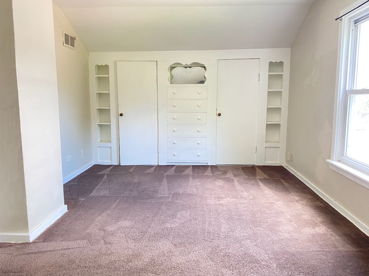 307 Elgin Avenue, East Dundee, IL 60118