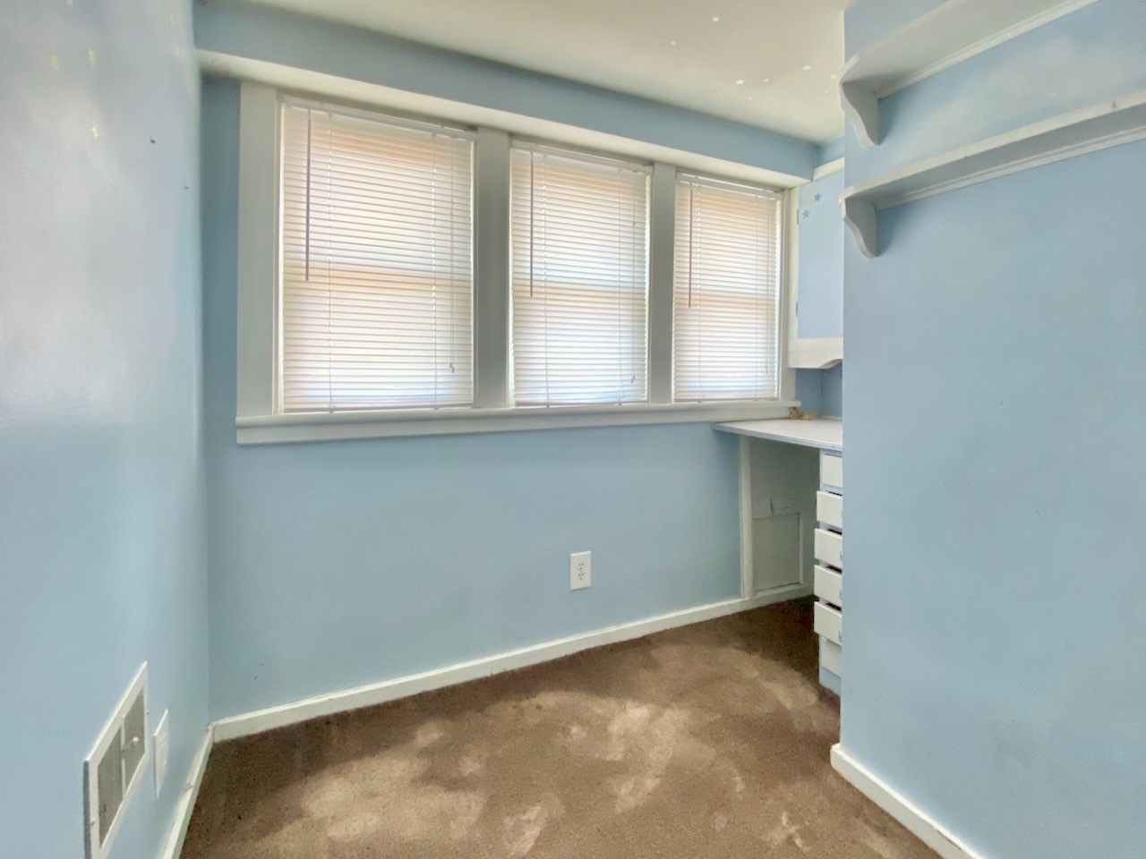 307 Elgin Avenue, East Dundee, IL 60118